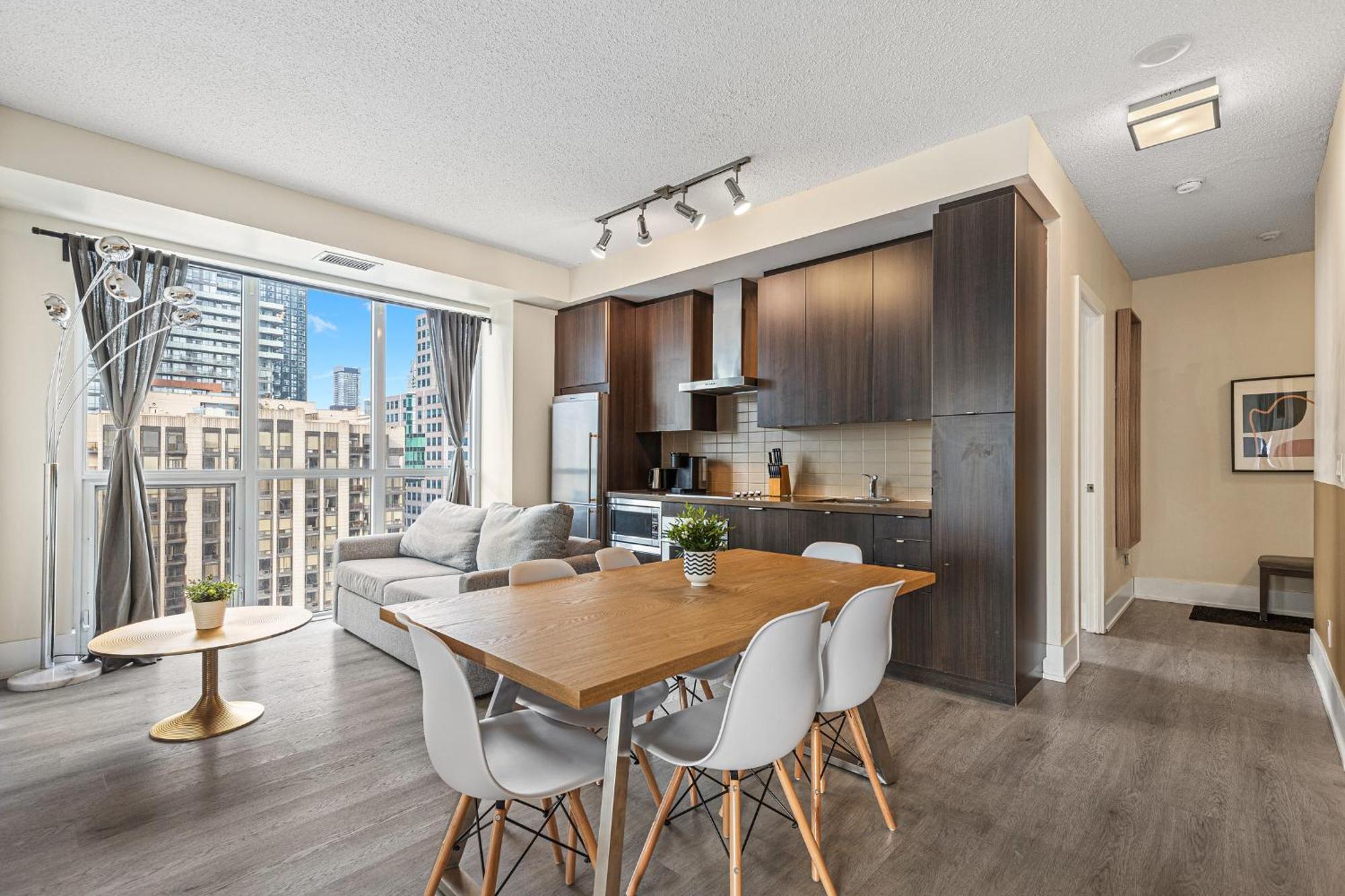 3 Bedroom Beside Cn Tower With Parking Downtown Toronto Bagian luar foto