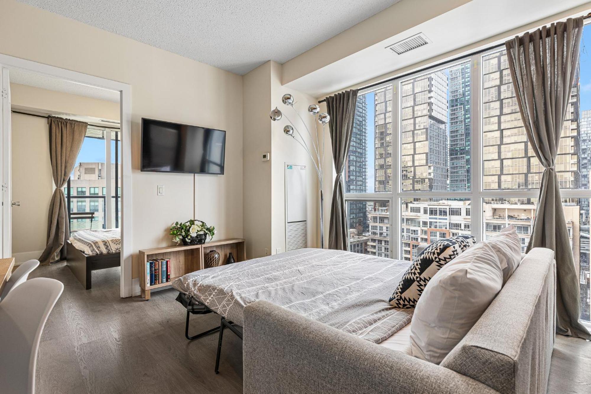 3 Bedroom Beside Cn Tower With Parking Downtown Toronto Bagian luar foto