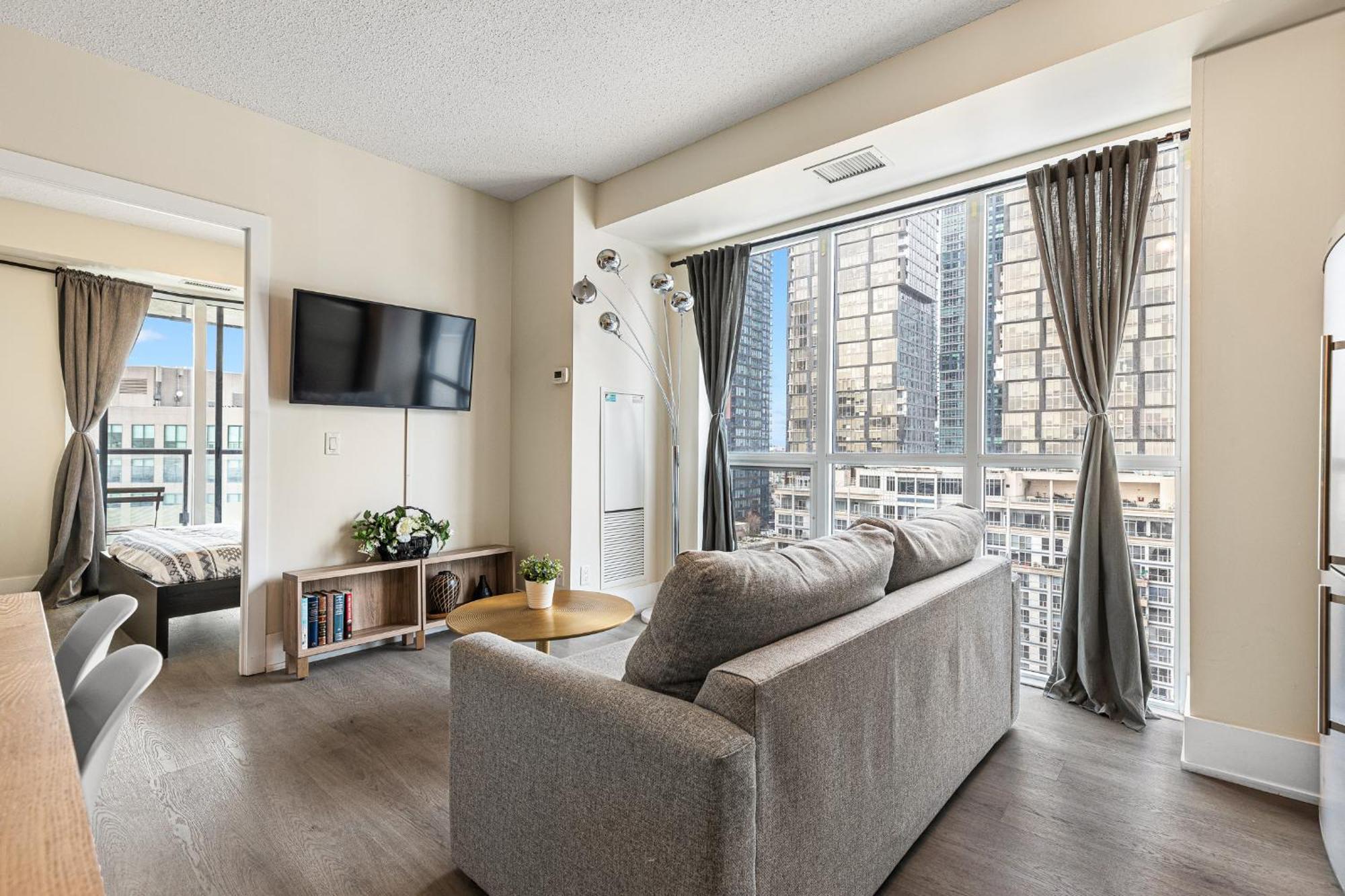 3 Bedroom Beside Cn Tower With Parking Downtown Toronto Bagian luar foto