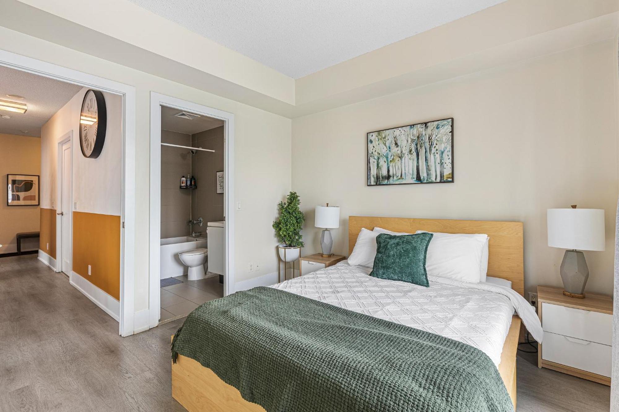 3 Bedroom Beside Cn Tower With Parking Downtown Toronto Bagian luar foto